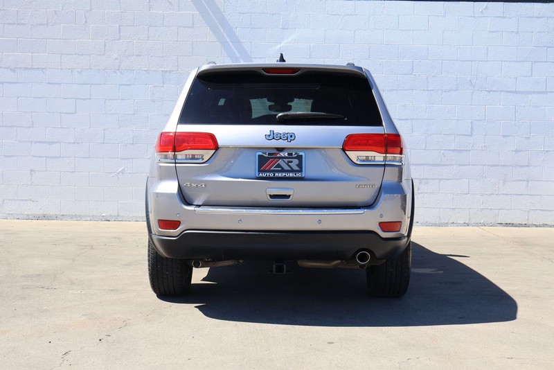 Jeep Grand Cherokee Vehicle Full-screen Gallery Image 06