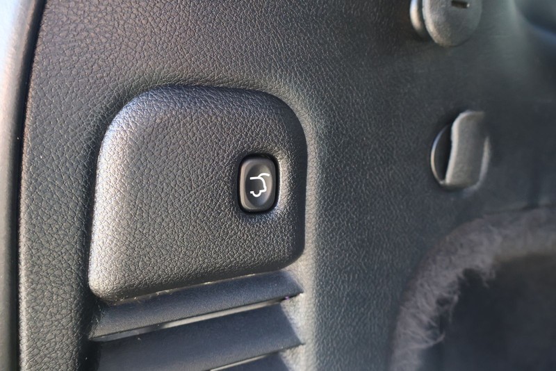 Jeep Grand Cherokee Vehicle Full-screen Gallery Image 09