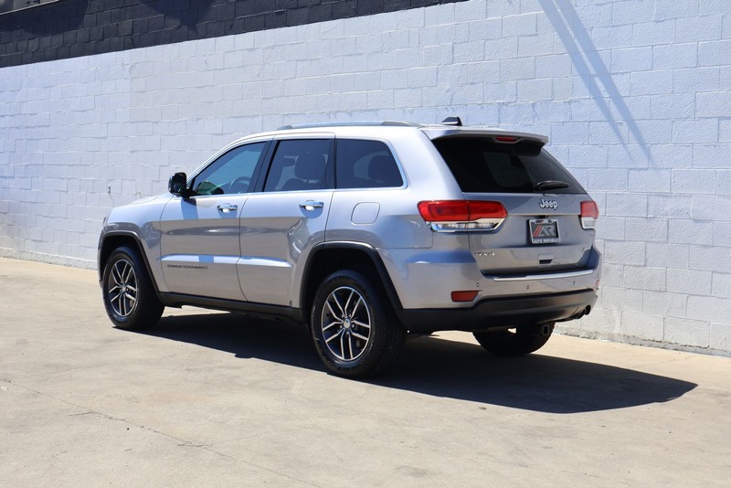 Jeep Grand Cherokee Vehicle Full-screen Gallery Image 10