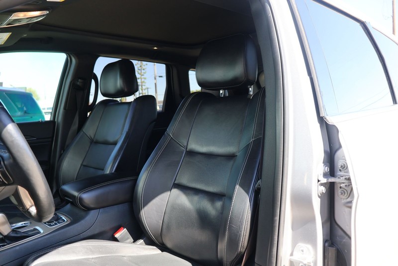 Jeep Grand Cherokee Vehicle Full-screen Gallery Image 18