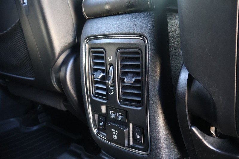 Jeep Grand Cherokee Vehicle Full-screen Gallery Image 23