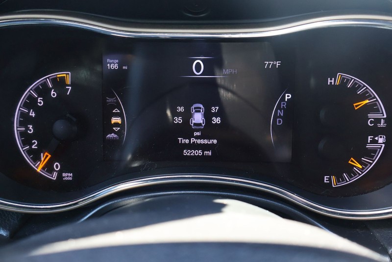 Jeep Grand Cherokee Vehicle Full-screen Gallery Image 25