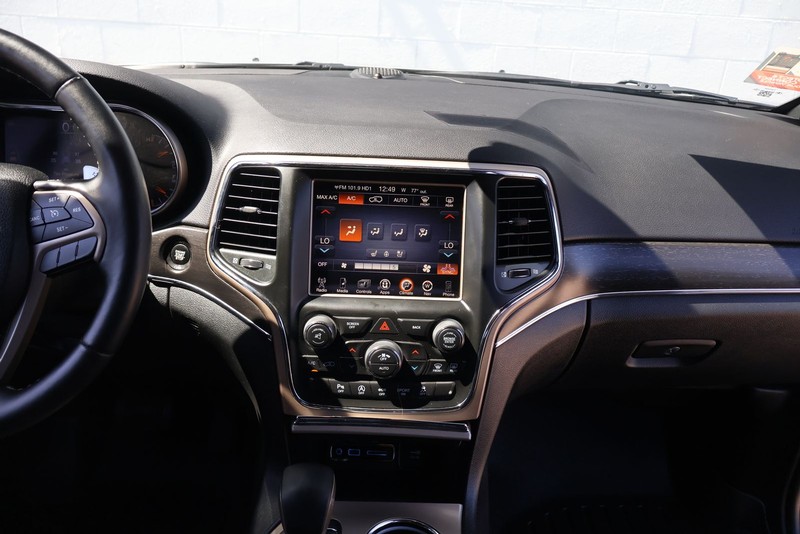 Jeep Grand Cherokee Vehicle Full-screen Gallery Image 29