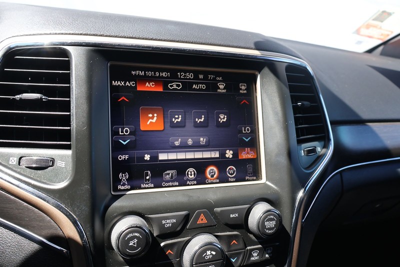 Jeep Grand Cherokee Vehicle Full-screen Gallery Image 30