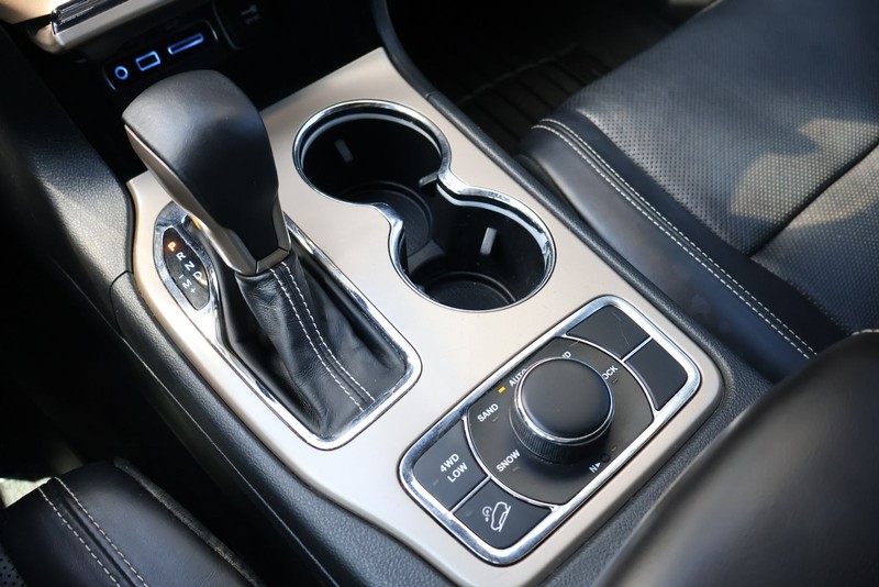 Jeep Grand Cherokee Vehicle Full-screen Gallery Image 33