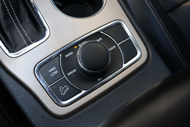 Jeep Grand Cherokee Vehicle Full-screen Gallery Image 34