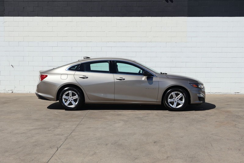 Chevrolet Malibu Vehicle Full-screen Gallery Image 04