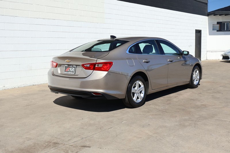 Chevrolet Malibu Vehicle Full-screen Gallery Image 05