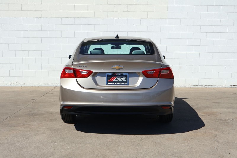 Chevrolet Malibu Vehicle Full-screen Gallery Image 06