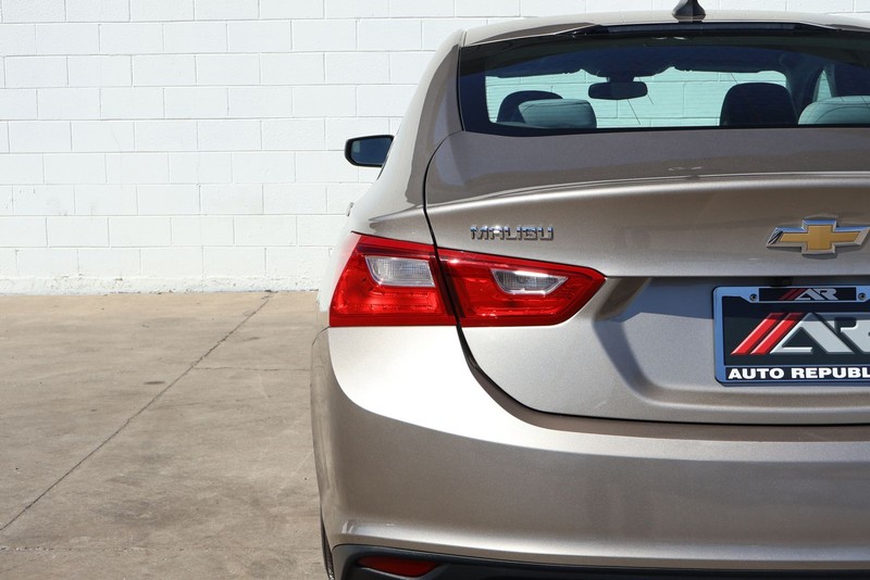 Chevrolet Malibu Vehicle Full-screen Gallery Image 07