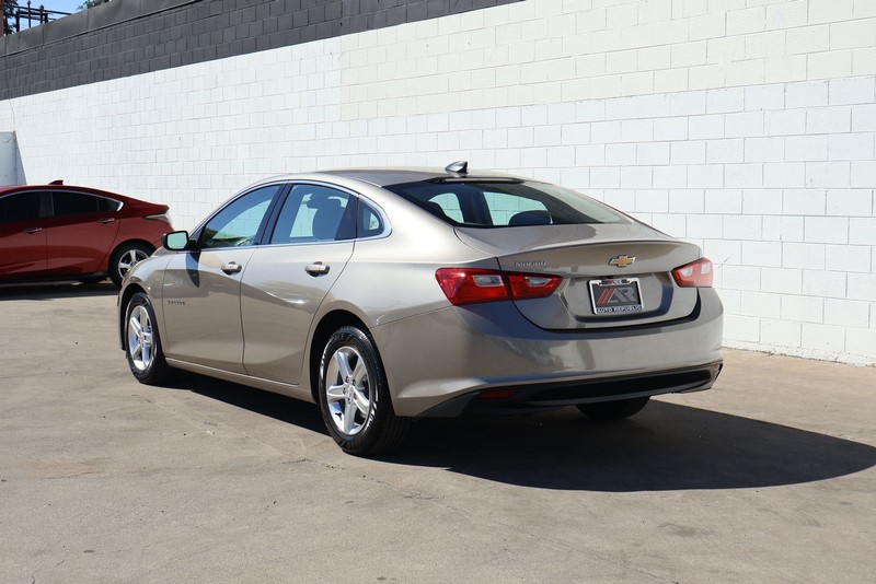 Chevrolet Malibu Vehicle Full-screen Gallery Image 09