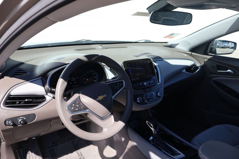 Chevrolet Malibu Vehicle Full-screen Gallery Image 16