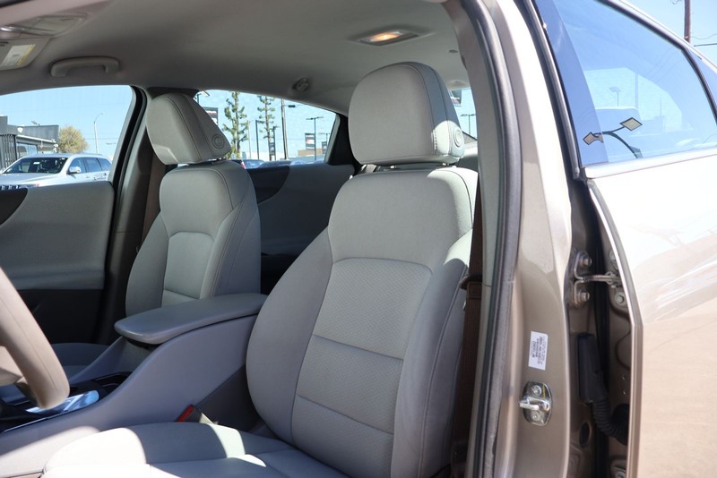 Chevrolet Malibu Vehicle Full-screen Gallery Image 17