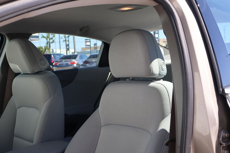 Chevrolet Malibu Vehicle Full-screen Gallery Image 18