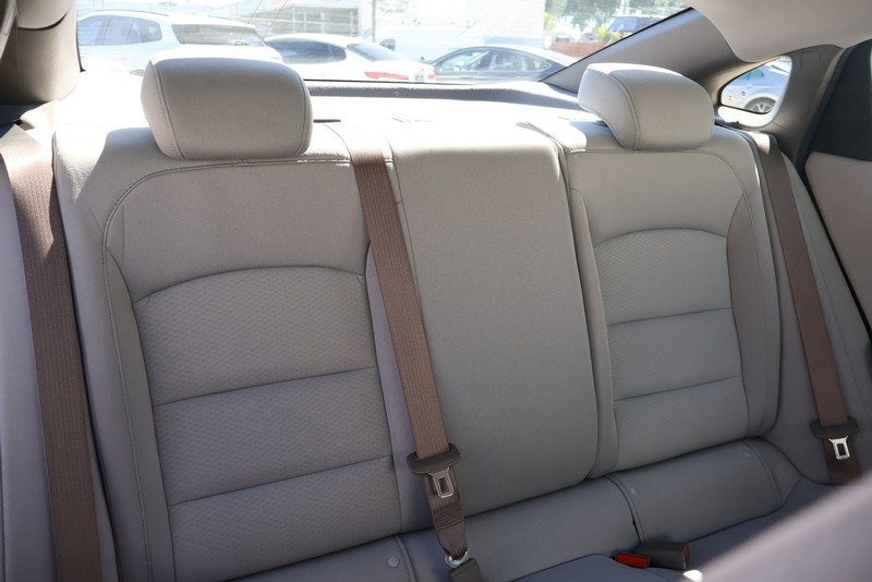 Chevrolet Malibu Vehicle Full-screen Gallery Image 21