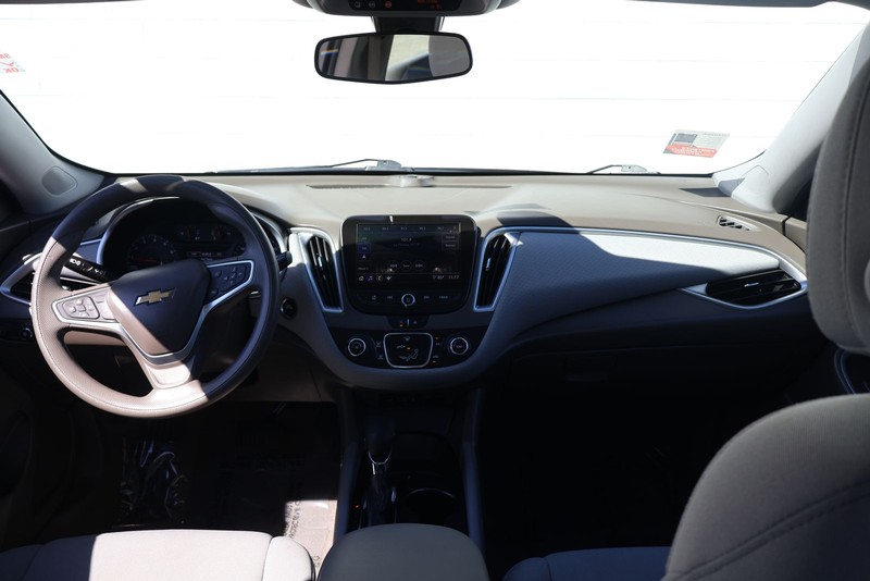 Chevrolet Malibu Vehicle Full-screen Gallery Image 22