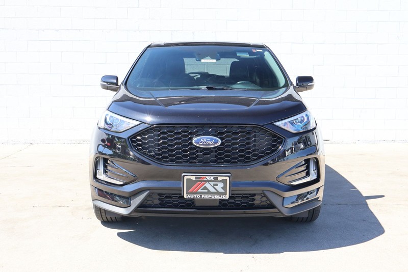 Ford Edge Vehicle Full-screen Gallery Image 02