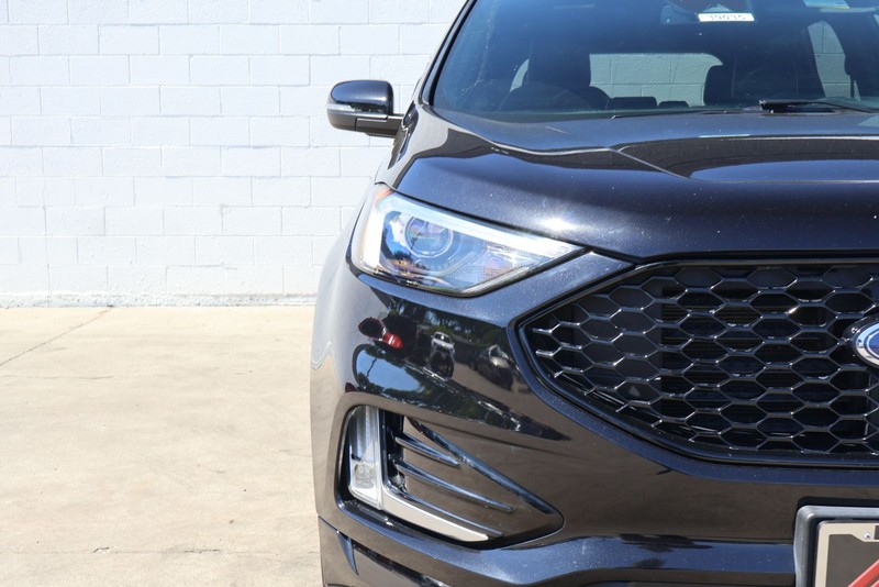 Ford Edge Vehicle Full-screen Gallery Image 03