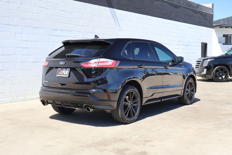 Ford Edge Vehicle Full-screen Gallery Image 05