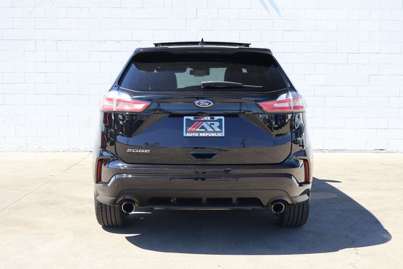 Ford Edge Vehicle Full-screen Gallery Image 06