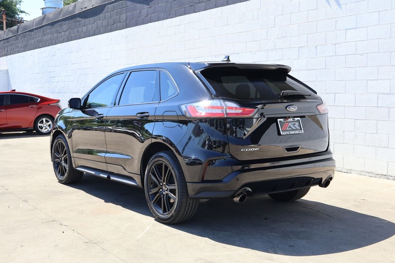 Ford Edge Vehicle Full-screen Gallery Image 08