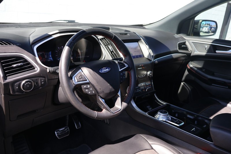 Ford Edge Vehicle Full-screen Gallery Image 15
