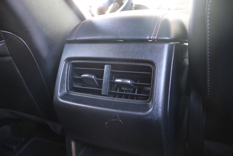 Ford Edge Vehicle Full-screen Gallery Image 21