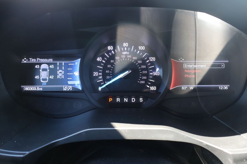 Ford Edge Vehicle Full-screen Gallery Image 23