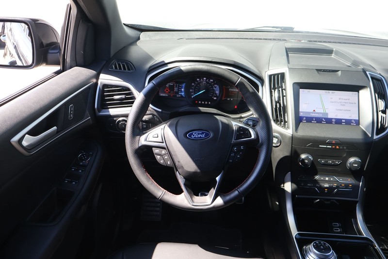 Ford Edge Vehicle Full-screen Gallery Image 24