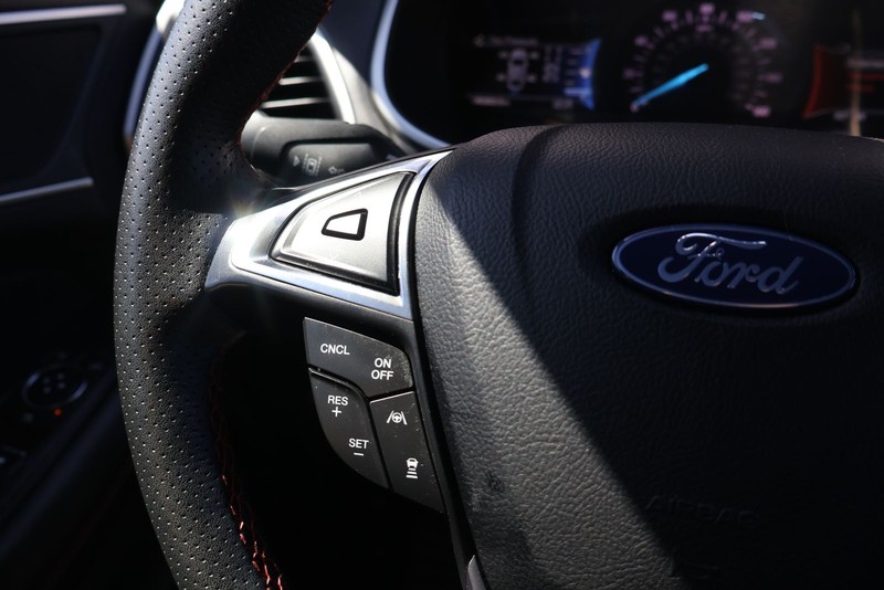 Ford Edge Vehicle Full-screen Gallery Image 25