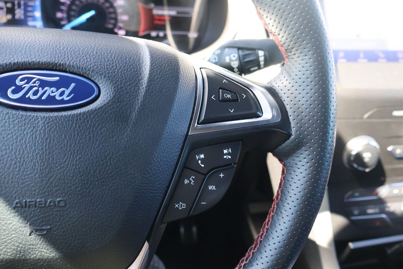 Ford Edge Vehicle Full-screen Gallery Image 26