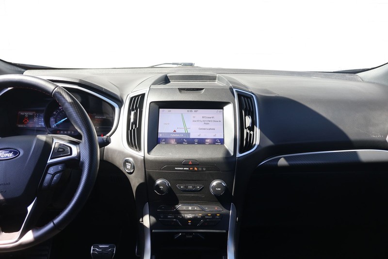 Ford Edge Vehicle Full-screen Gallery Image 27