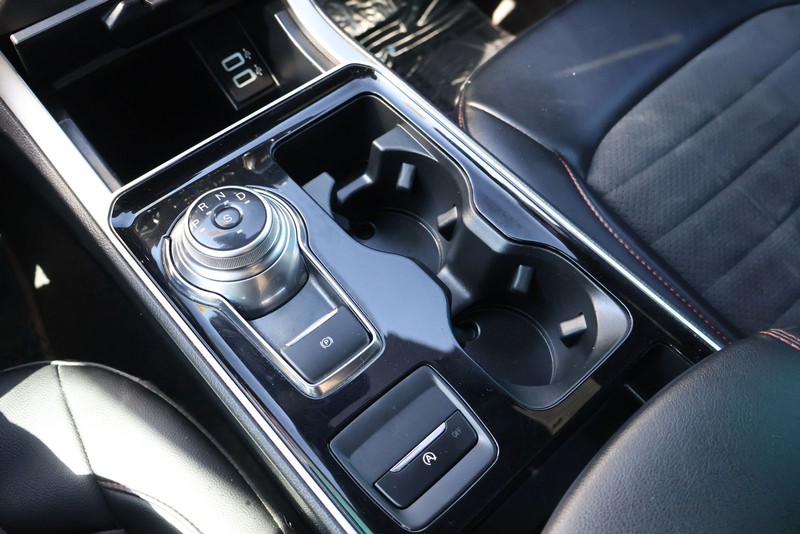 Ford Edge Vehicle Full-screen Gallery Image 30