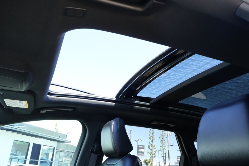 Ford Edge Vehicle Full-screen Gallery Image 32