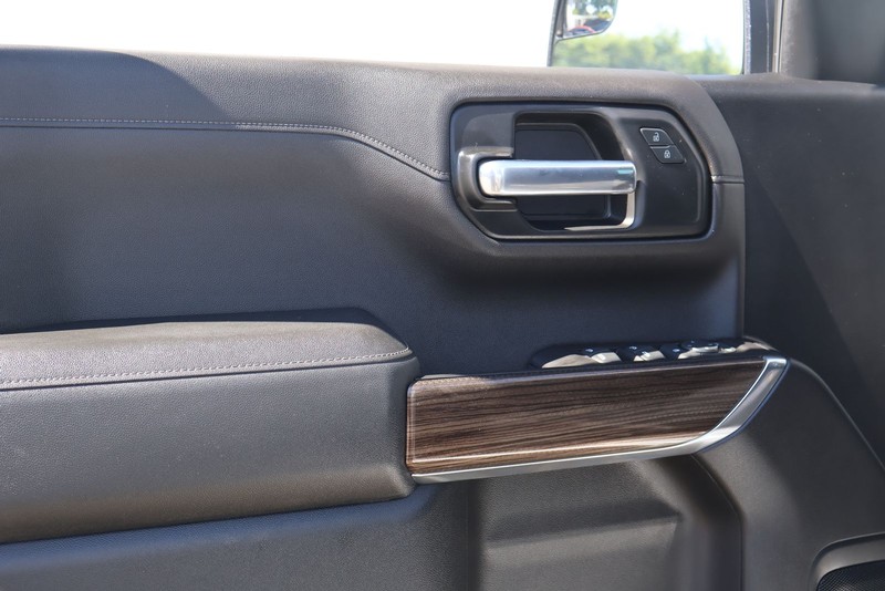 Chevrolet Silverado 1500 Vehicle Full-screen Gallery Image 15