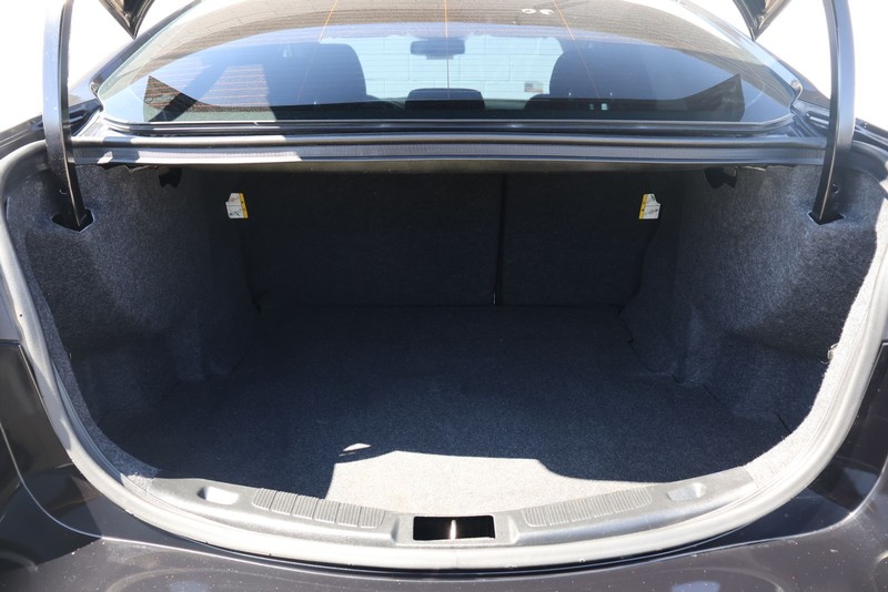 Ford Fusion Vehicle Full-screen Gallery Image 08