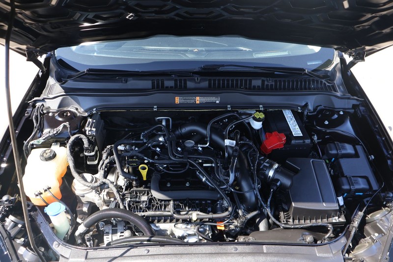 Ford Fusion Vehicle Full-screen Gallery Image 12