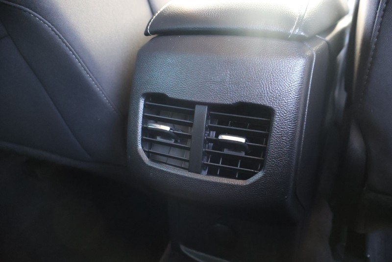 Ford Fusion Vehicle Full-screen Gallery Image 22