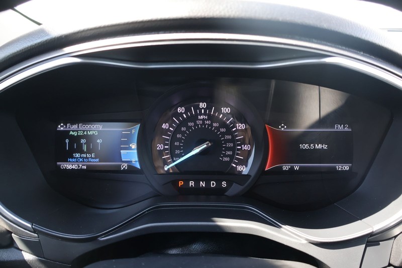 Ford Fusion Vehicle Full-screen Gallery Image 24