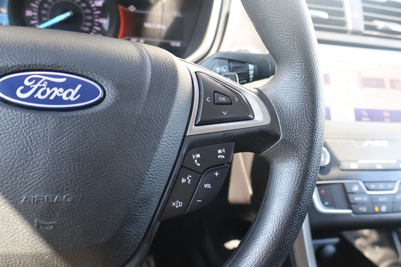 Ford Fusion Vehicle Full-screen Gallery Image 27