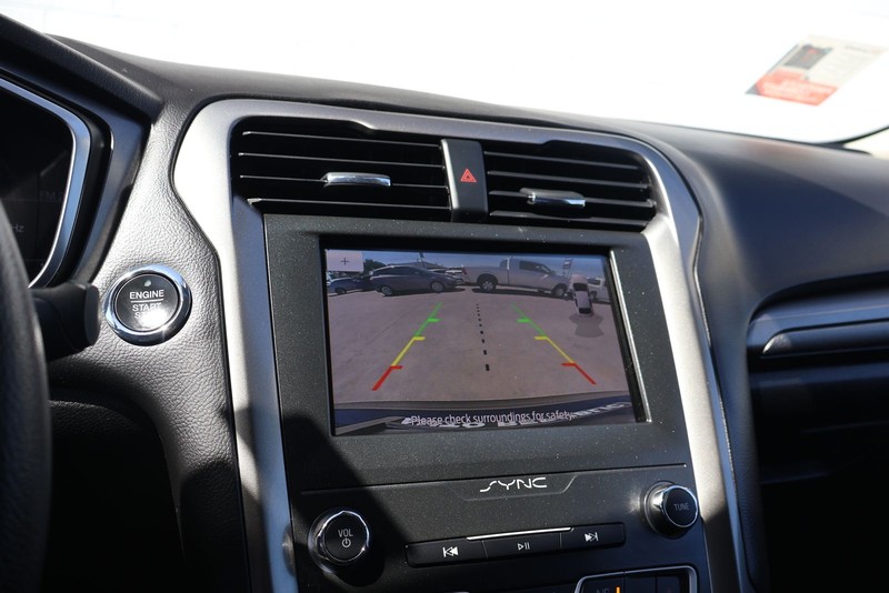 Ford Fusion Vehicle Full-screen Gallery Image 31