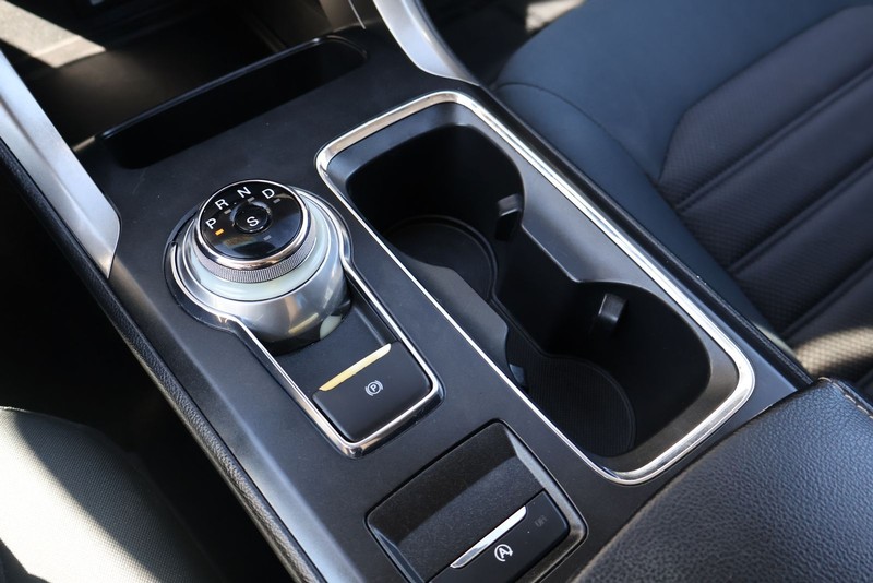 Ford Fusion Vehicle Full-screen Gallery Image 33