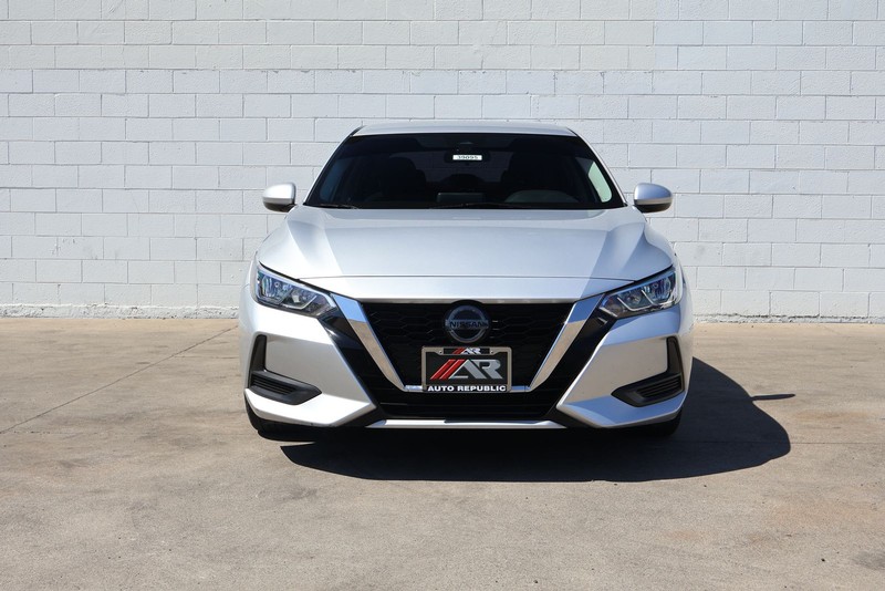 Nissan Sentra Vehicle Full-screen Gallery Image 02