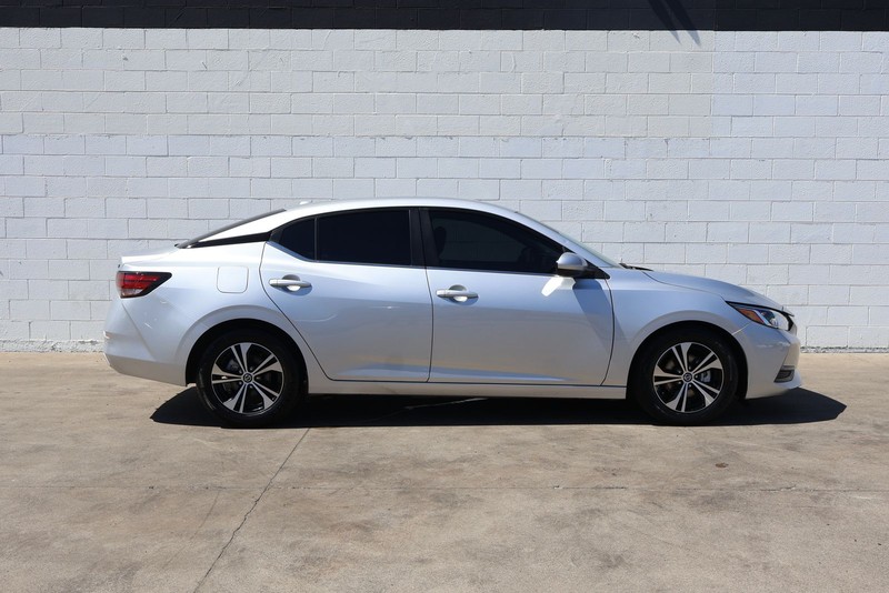 Nissan Sentra Vehicle Full-screen Gallery Image 04