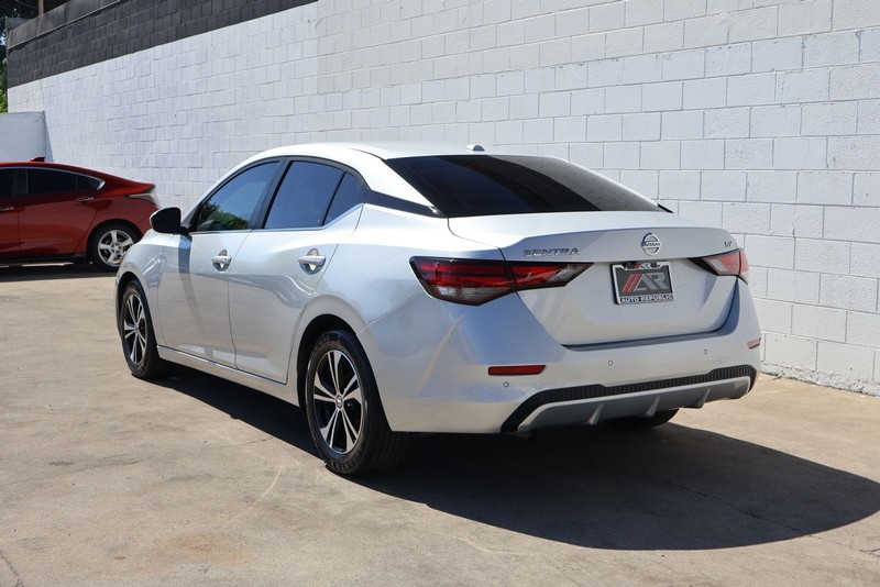 Nissan Sentra Vehicle Full-screen Gallery Image 09