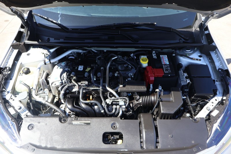 Nissan Sentra Vehicle Full-screen Gallery Image 12