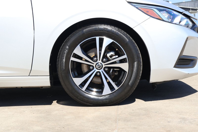 Nissan Sentra Vehicle Full-screen Gallery Image 13