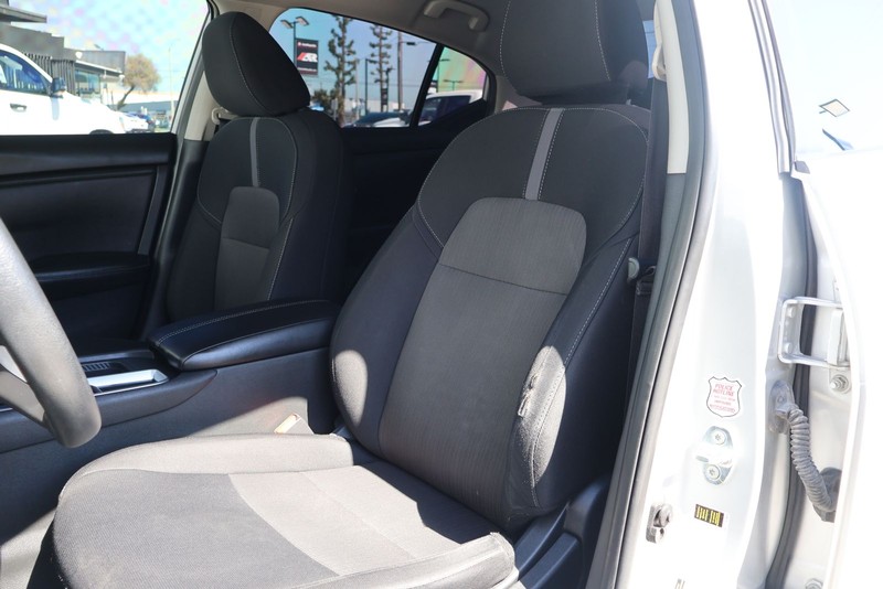 Nissan Sentra Vehicle Full-screen Gallery Image 17