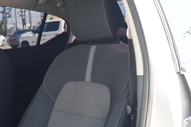 Nissan Sentra Vehicle Full-screen Gallery Image 18