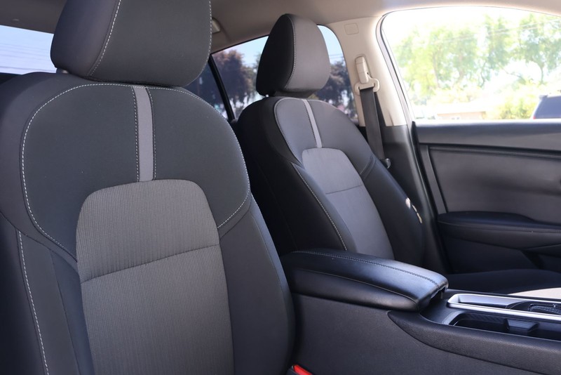 Nissan Sentra Vehicle Full-screen Gallery Image 20